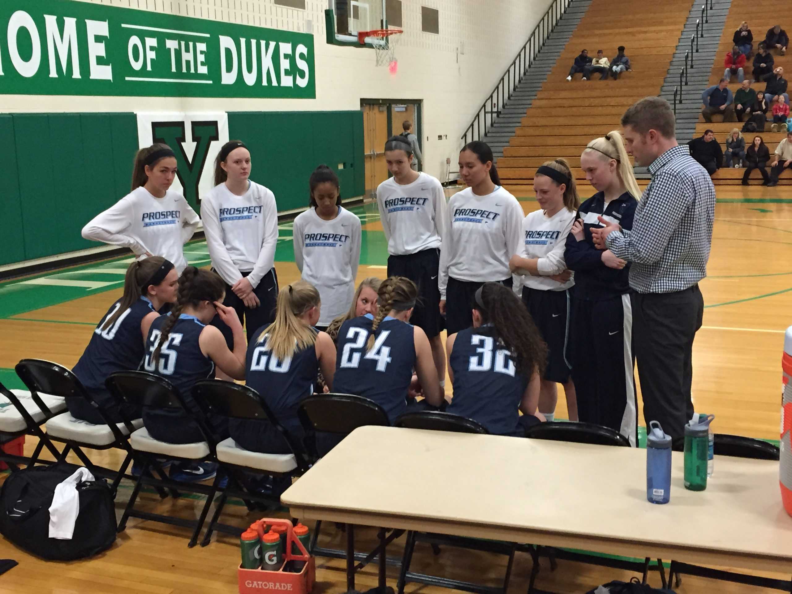 Girls&#039; basketball begins season, secures first victory