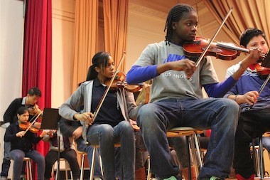 Student orchestrates fundraiser to help Chicago school