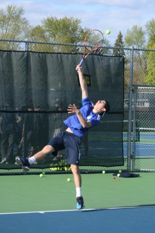 Boys’ tennis drops MSL East to Huskies in deciding meet