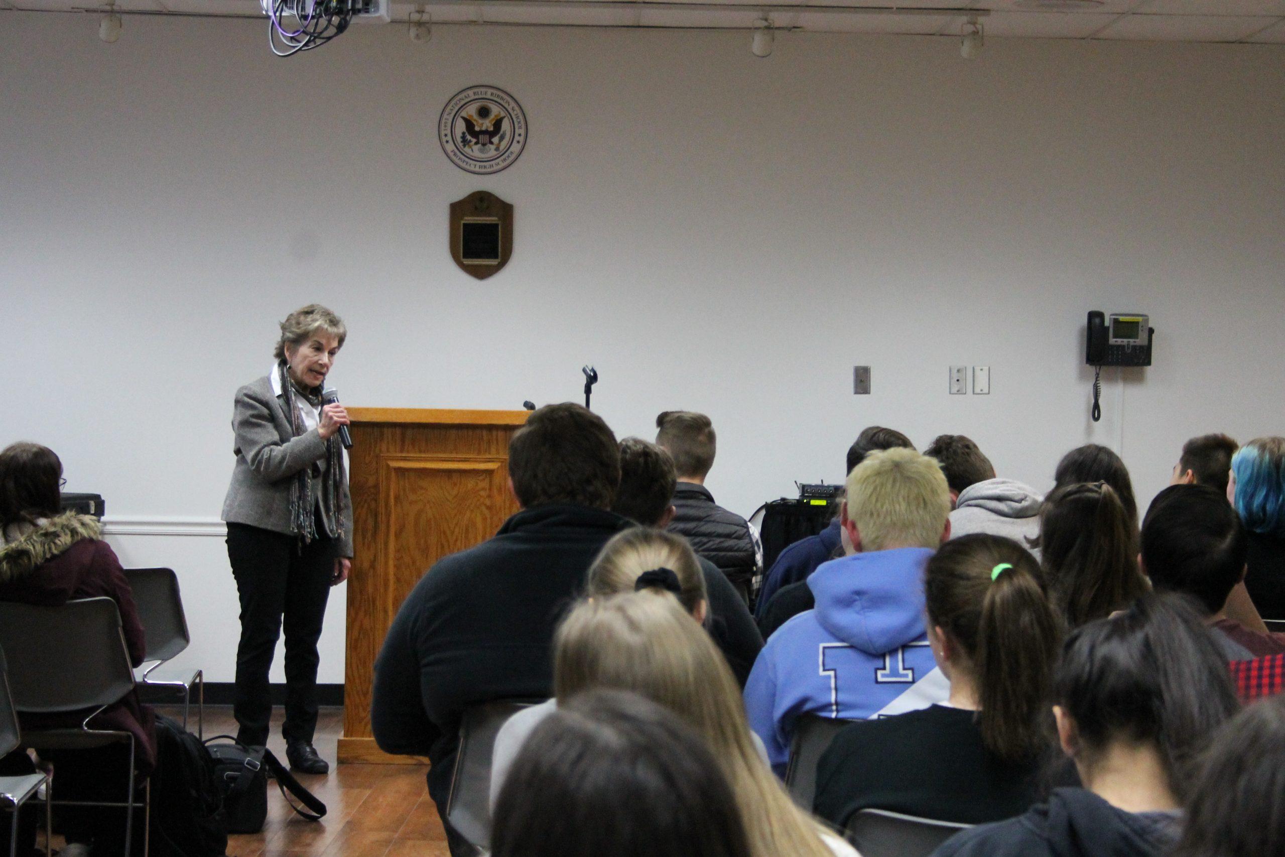 Schakowsky comes to Prospect to speak about feminism