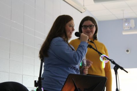 Round table opens concert