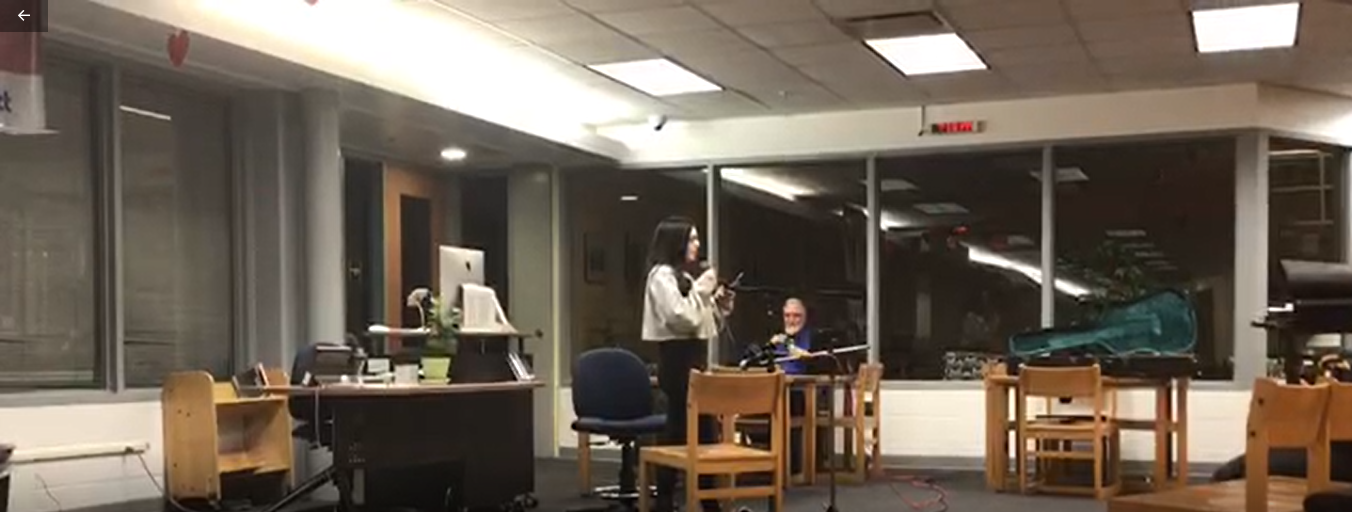 Roundtable hosts open mic night