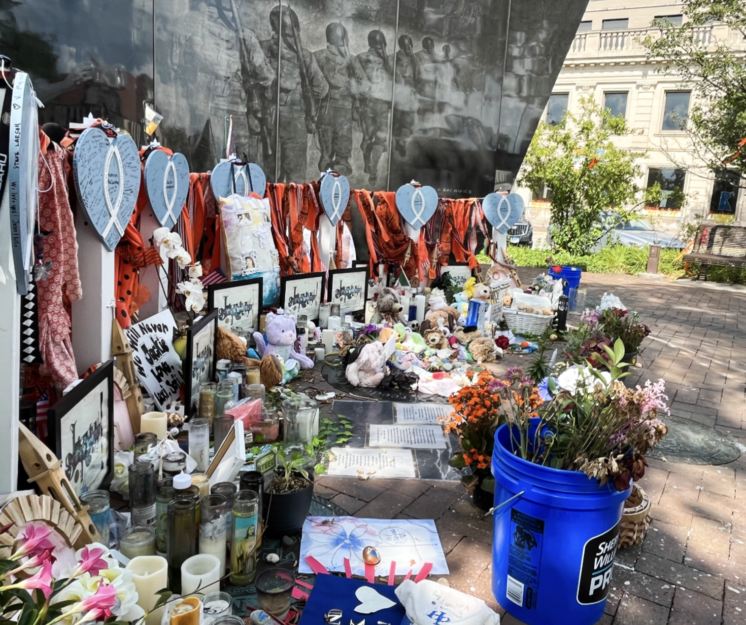 Highland Park memorial serves community