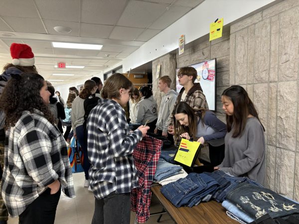 Junior June Ardito sells jeans to Prospect students at the first-ever Prospect Thrift Shop on December 18 in the commons.
