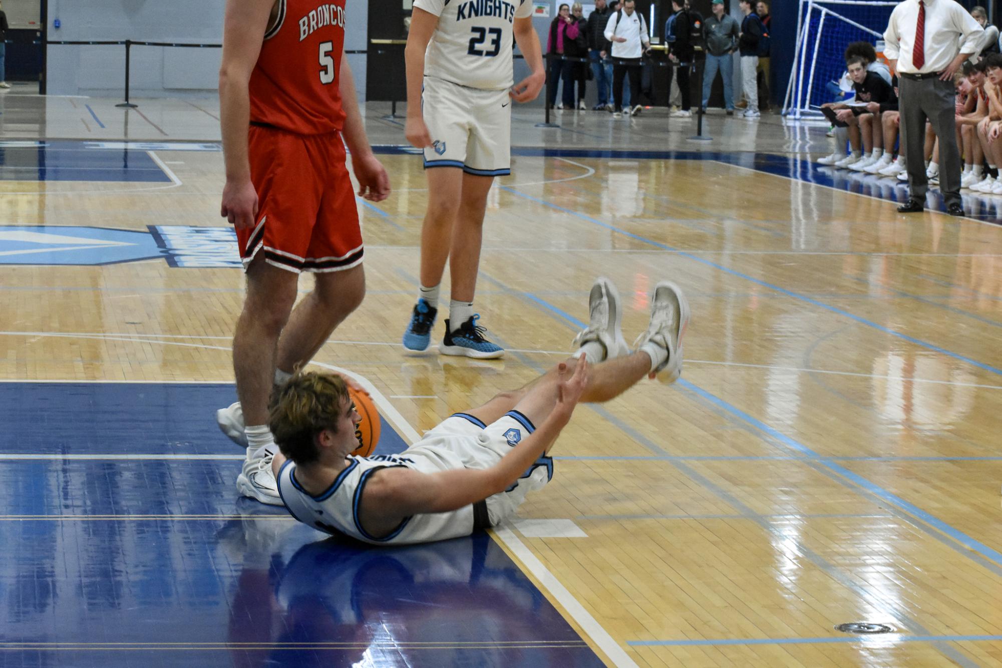 Boys basketball lose against Barington 47-61