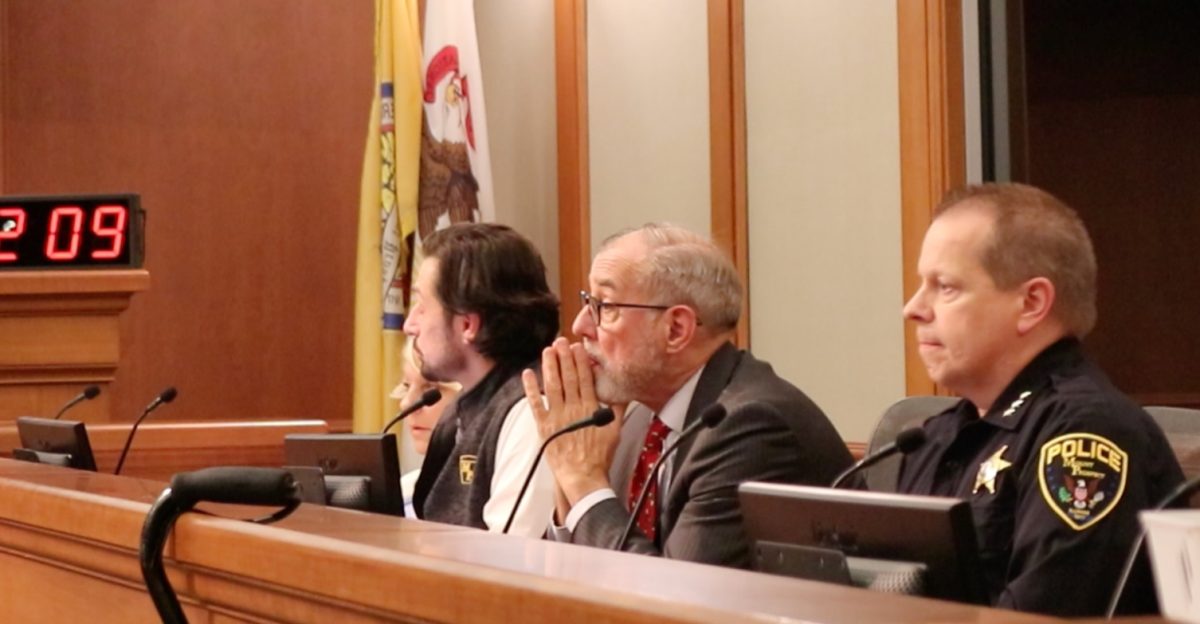 Mount Prospect finalizes ICE policy in fiery meeting