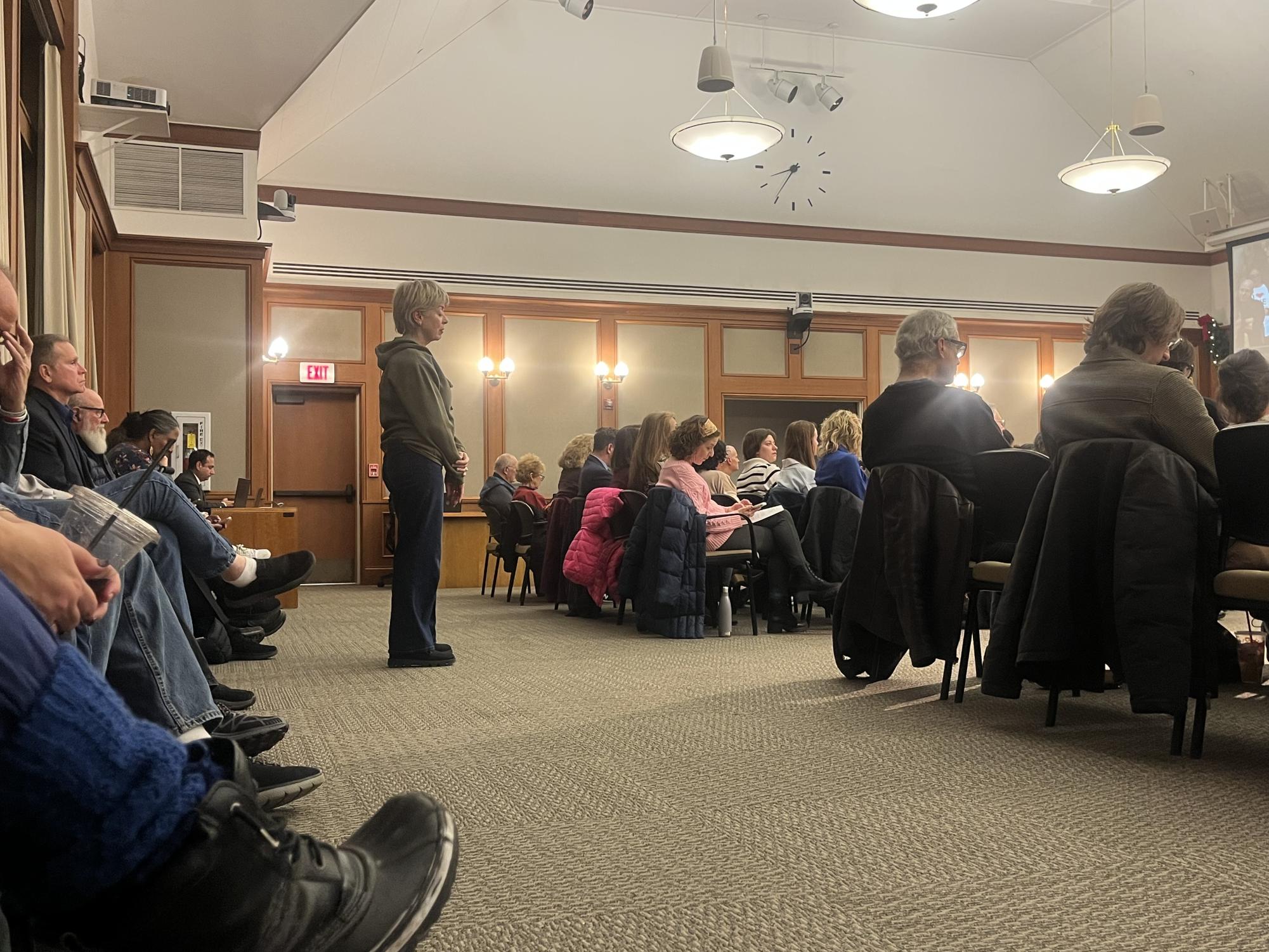 Mount Prospect finalizes ICE policy in fiery meeting
