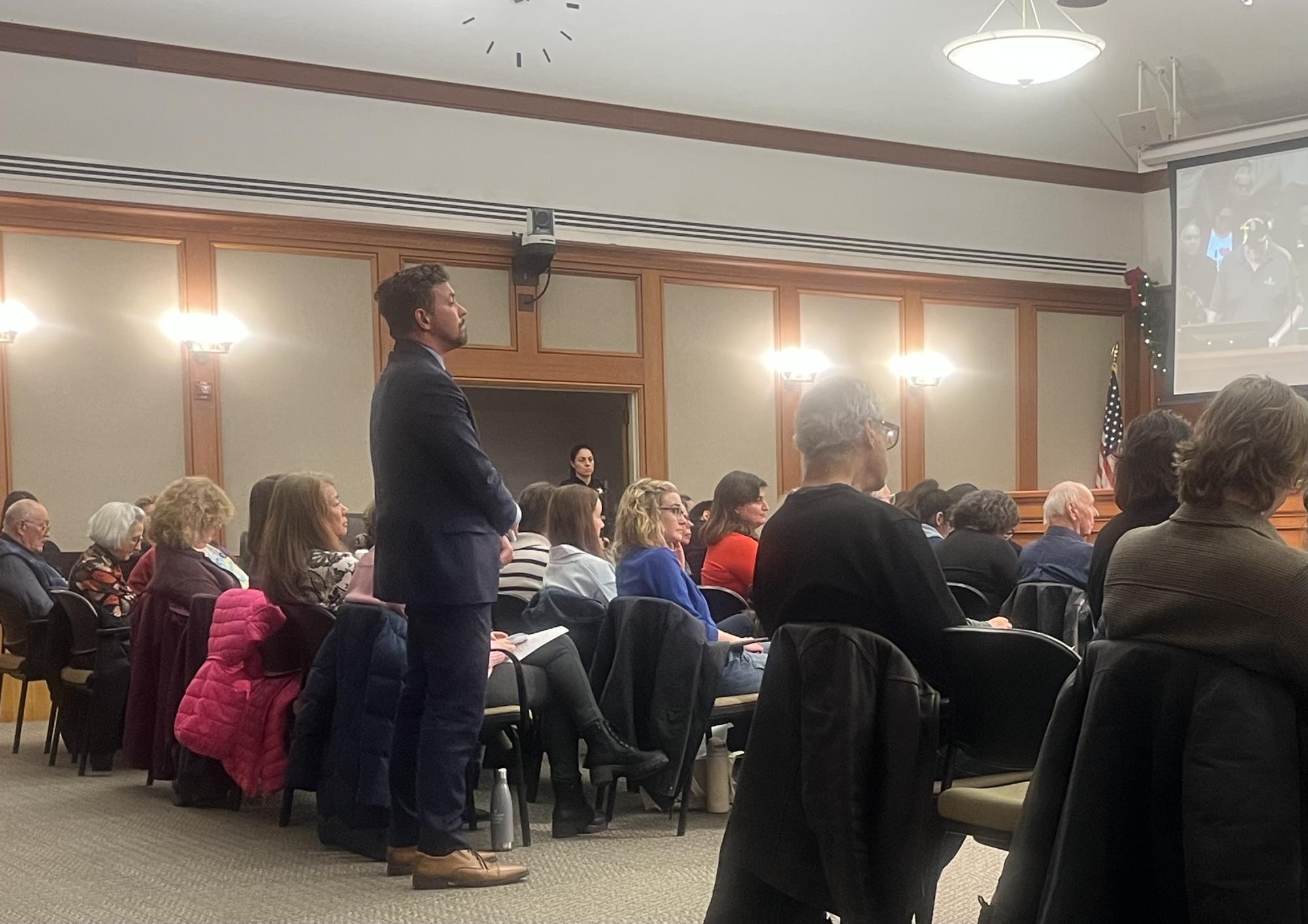 Mount Prospect finalizes ICE policy in fiery meeting