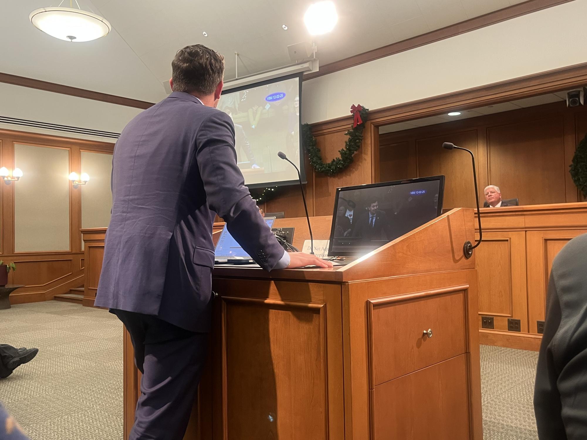 Mount Prospect finalizes ICE policy in fiery meeting