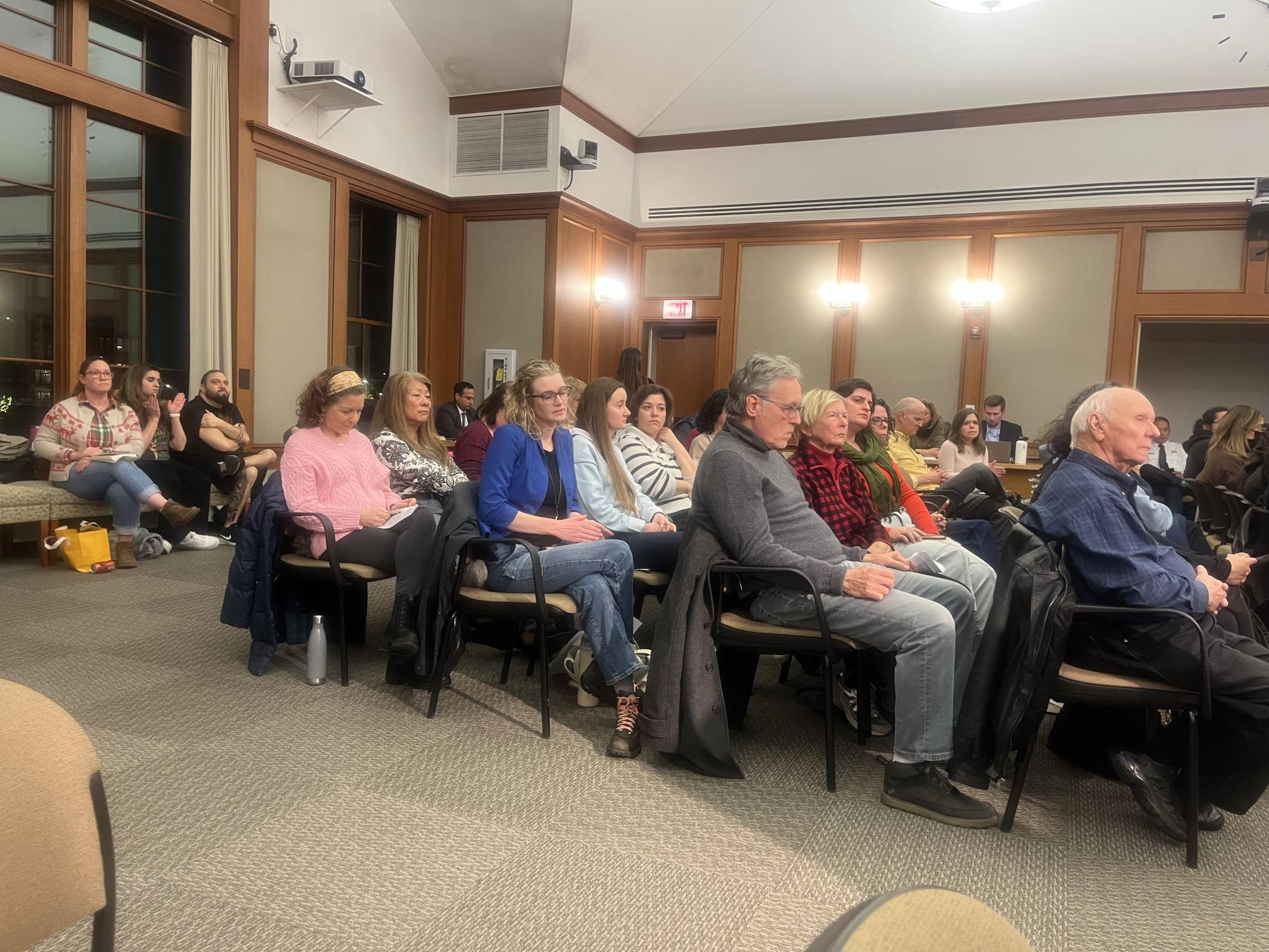Mount Prospect finalizes ICE policy in fiery meeting