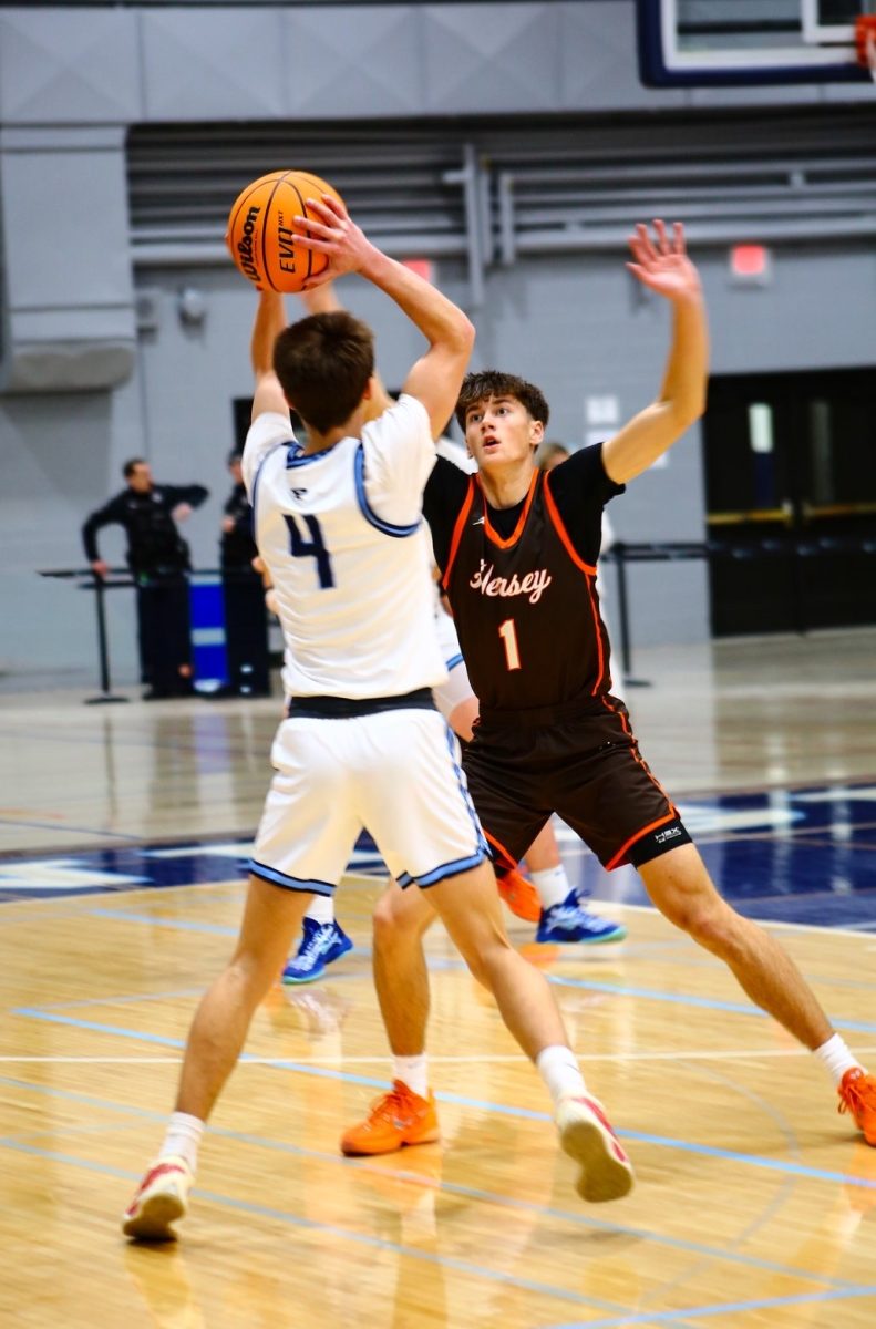 Boys’ Basketball: Knights lose rivalry game to Huskies 60-43