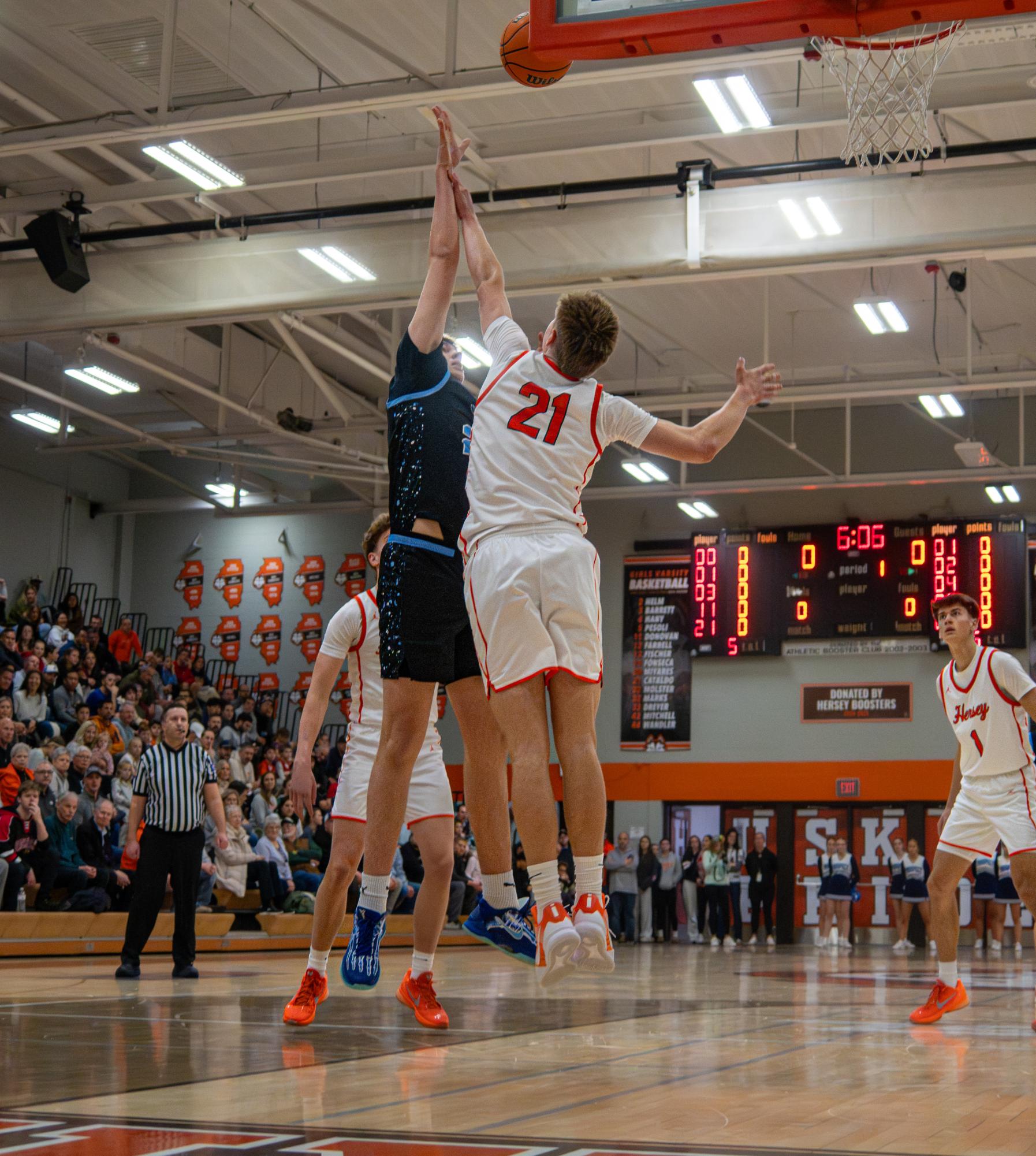 Boys basketball falls 55–37 to rival Hersey.