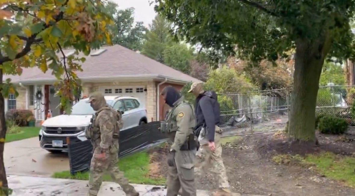 DETAINED: On Oct. 19, a detainee escaped from Immigration and Customs Enforcement (ICE) officers custody in Mount Prospect. ICE conducted a search, driving through neighborhoods and looking in yards for the detainee. (photo courtesy of Zoe Fisher)